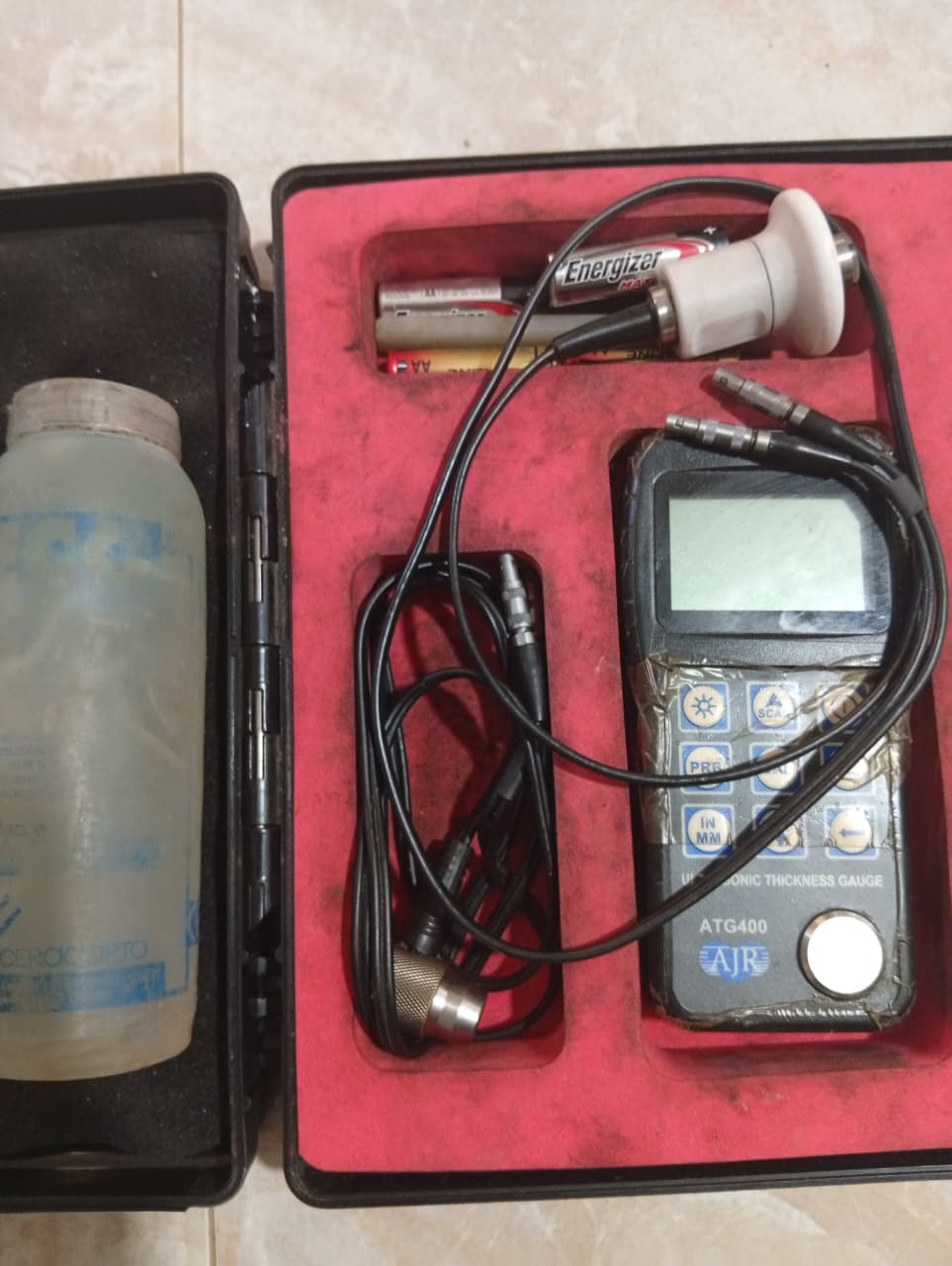 Ultrasonic thickness gauges and probes